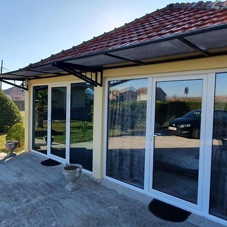 Cozzy Apartment Near The Aiport Podgorica ミトロヴィツァ エクステリア 写真