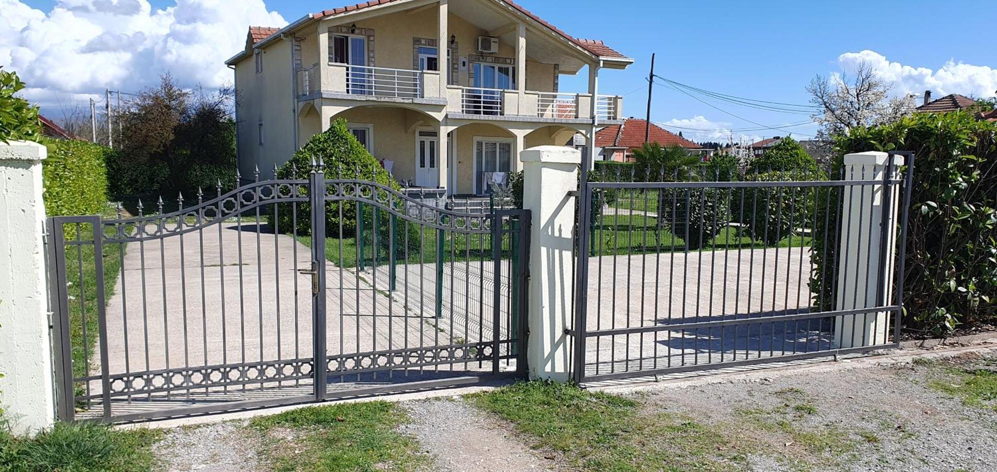 Cozzy Apartment Near The Aiport Podgorica ミトロヴィツァ エクステリア 写真