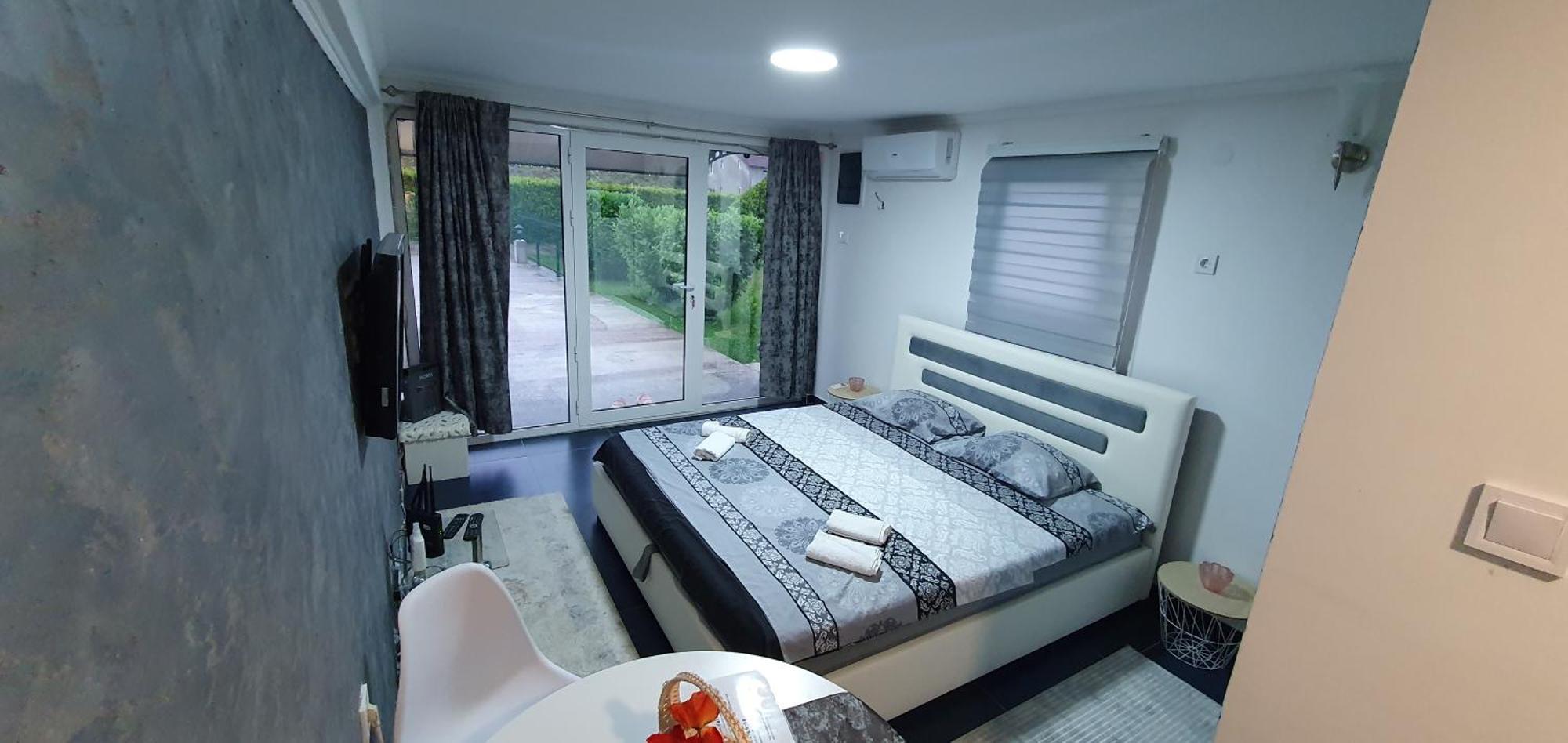 Cozzy Apartment Near The Aiport Podgorica ミトロヴィツァ エクステリア 写真