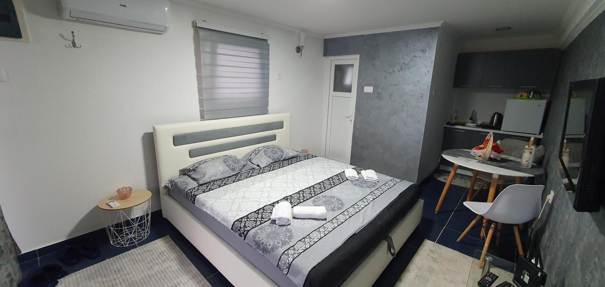 Cozzy Apartment Near The Aiport Podgorica ミトロヴィツァ エクステリア 写真